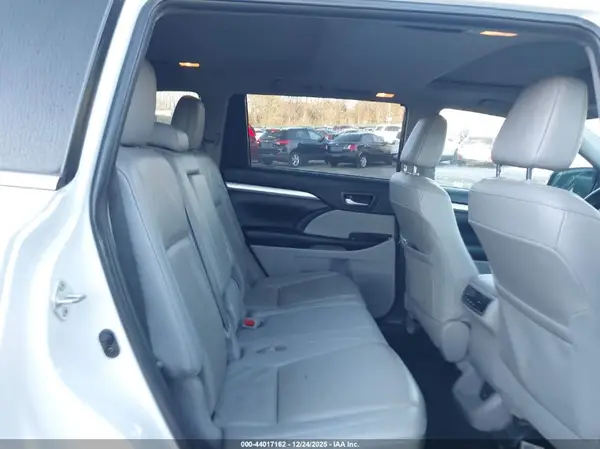 5TDJZRFH5KS605773 2019 TOYOTA HIGHLANDER - Image 8
