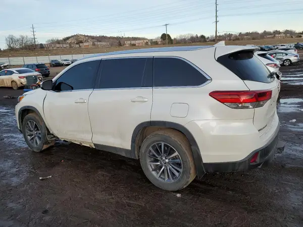 5TDJZRFH5KS609225 2019 TOYOTA HIGHLANDER - Image 2
