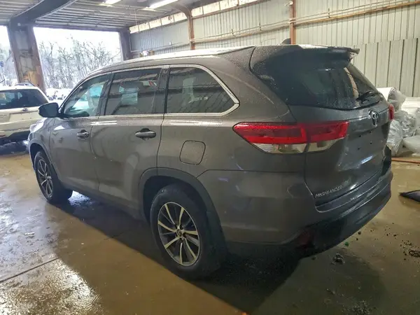 5TDJZRFH5KS609242 2019 TOYOTA HIGHLANDER - Image 2