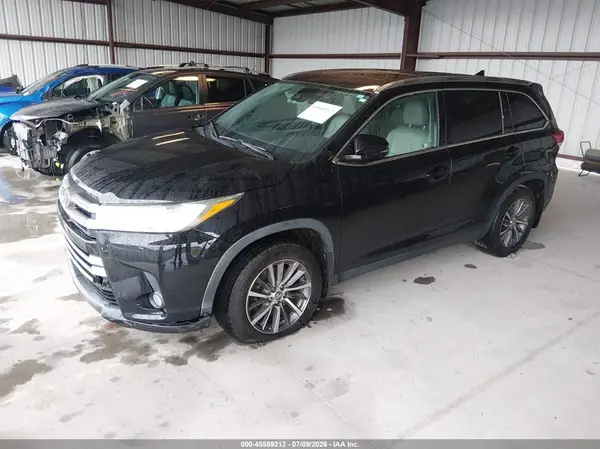 5TDJZRFH5KS613632 2019 TOYOTA HIGHLANDER - Image 2