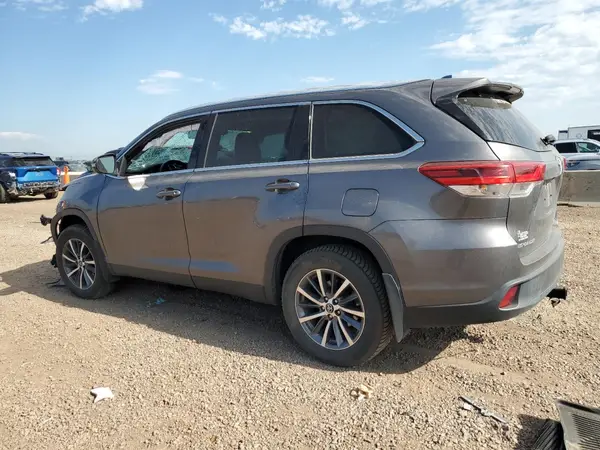 5TDJZRFH5KS616496 2019 TOYOTA HIGHLANDER - Image 2