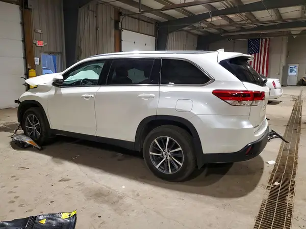 5TDJZRFH5KS617454 2019 TOYOTA HIGHLANDER - Image 2