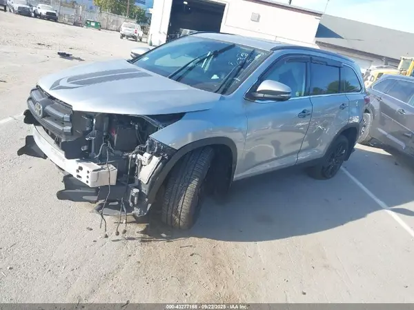 5TDJZRFH5KS620595 2019 TOYOTA HIGHLANDER - Image 2