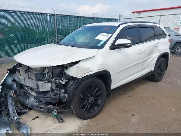 5TDJZRFH5KS626042 2019 TOYOTA HIGHLANDER - Image 2