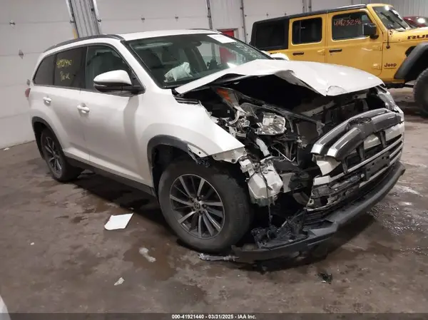 5TDJZRFH5KS626235 2019 TOYOTA HIGHLANDER - Image 1