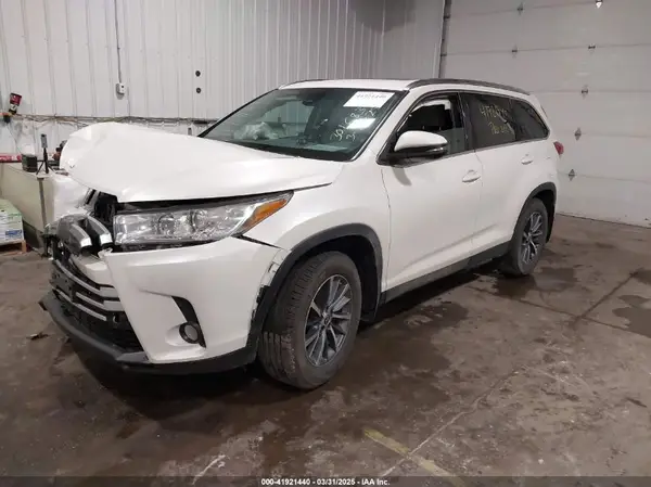 5TDJZRFH5KS626235 2019 TOYOTA HIGHLANDER - Image 2