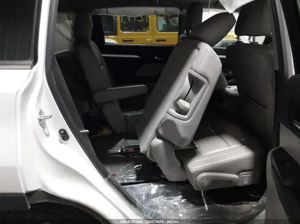 5TDJZRFH5KS626235 2019 TOYOTA HIGHLANDER - Image 8