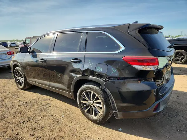 5TDJZRFH5KS627272 2019 TOYOTA HIGHLANDER - Image 2