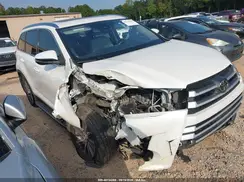 5TDJZRFH5KS708059 2019 TOYOTA HIGHLANDER