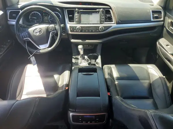 5TDJZRFH5KS708949 2019 TOYOTA HIGHLANDER - Image 8