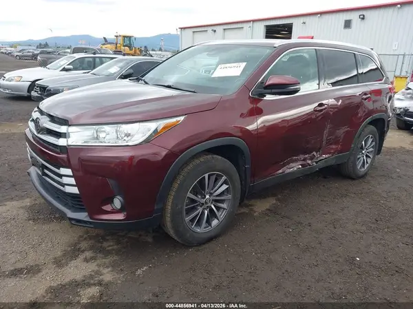5TDJZRFH5KS710572 2019 TOYOTA HIGHLANDER - Image 2