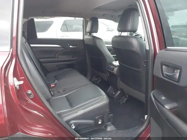 5TDJZRFH5KS710572 2019 TOYOTA HIGHLANDER - Image 8