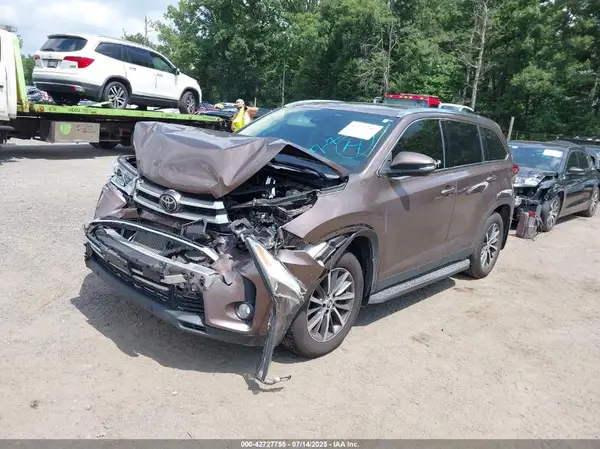 5TDJZRFH5KS716369 2019 TOYOTA HIGHLANDER - Image 2