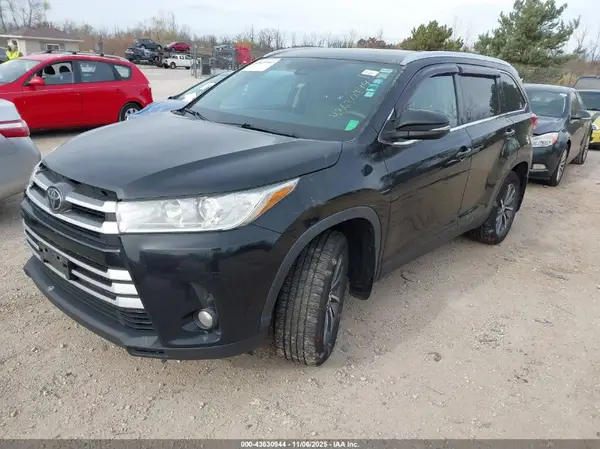 5TDJZRFH5KS717330 2019 TOYOTA HIGHLANDER - Image 2