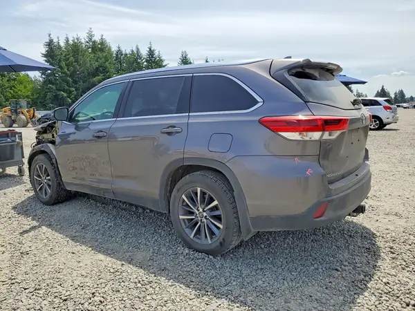 5TDJZRFH5KS719885 2019 TOYOTA HIGHLANDER - Image 2