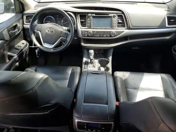 5TDJZRFH5KS719885 2019 TOYOTA HIGHLANDER - Image 8