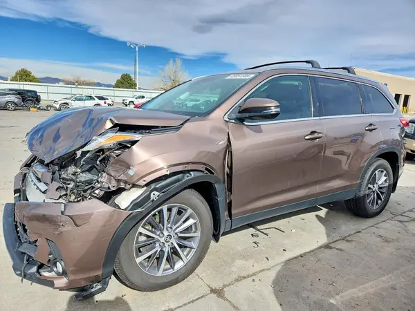 5TDJZRFH5KS725590 2019 TOYOTA HIGHLANDER - Image 1