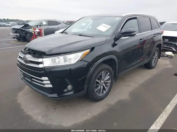 5TDJZRFH5KS742941 2019 TOYOTA HIGHLANDER - Image 2