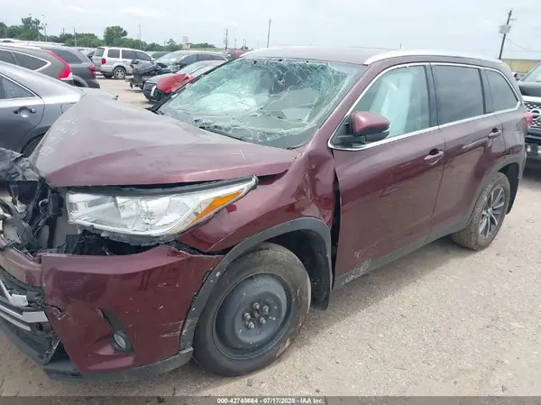 5TDJZRFH5KS747072 2019 TOYOTA HIGHLANDER - Image 2