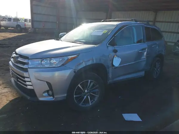 5TDJZRFH5KS916829 2019 TOYOTA HIGHLANDER - Image 2