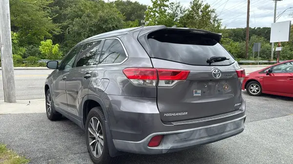 5TDJZRFH5KS916863 2019 TOYOTA HIGHLANDER - Image 2