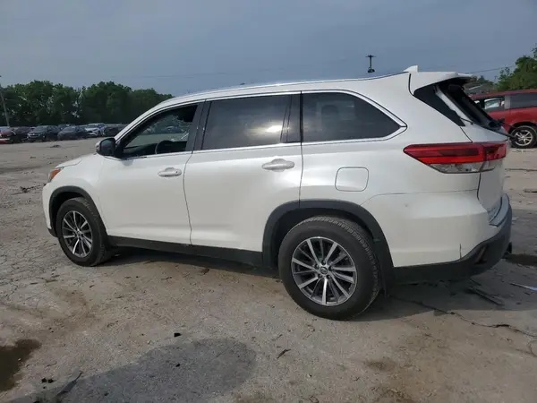 5TDJZRFH5KS917107 2019 TOYOTA HIGHLANDER - Image 2