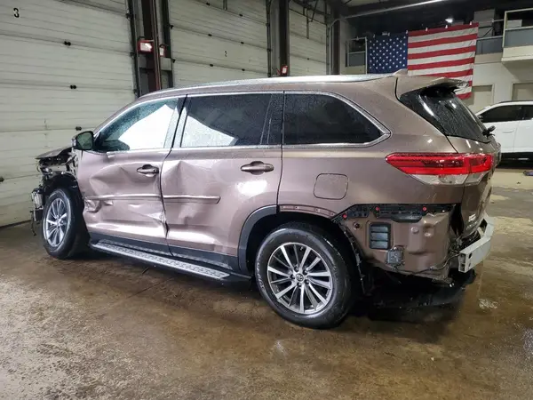 5TDJZRFH5KS921187 2019 TOYOTA HIGHLANDER - Image 2