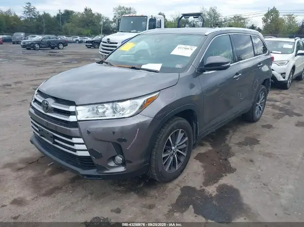 5TDJZRFH5KS921738 2019 TOYOTA HIGHLANDER - Image 2