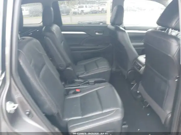 5TDJZRFH5KS921738 2019 TOYOTA HIGHLANDER - Image 8