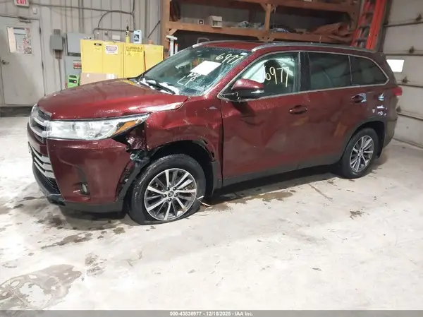 5TDJZRFH5KS923179 2019 TOYOTA HIGHLANDER - Image 2