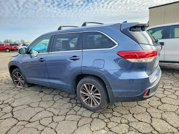 5TDJZRFH5KS925255 2019 TOYOTA HIGHLANDER - Image 2