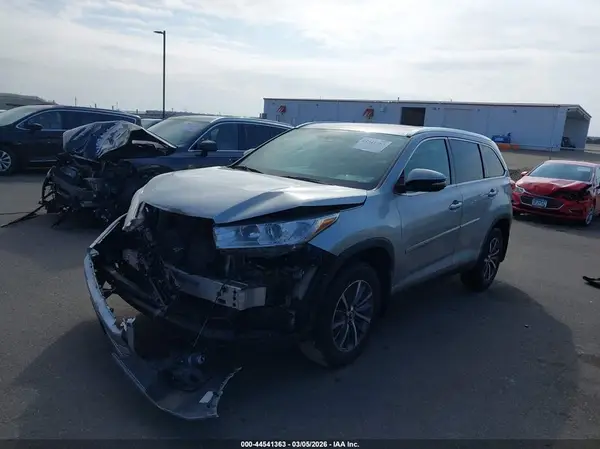 5TDJZRFH5KS930987 2019 TOYOTA HIGHLANDER - Image 2