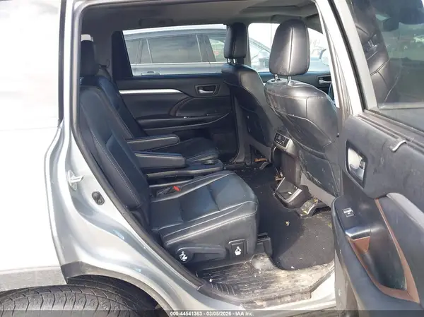 5TDJZRFH5KS930987 2019 TOYOTA HIGHLANDER - Image 8