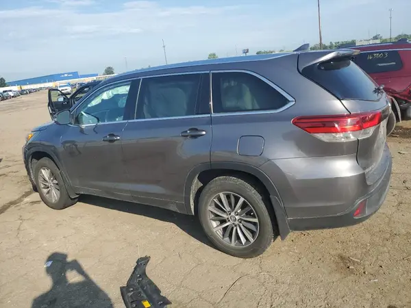 5TDJZRFH5KS931234 2019 TOYOTA HIGHLANDER - Image 2