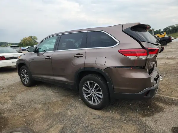 5TDJZRFH5KS935302 2019 TOYOTA HIGHLANDER - Image 2