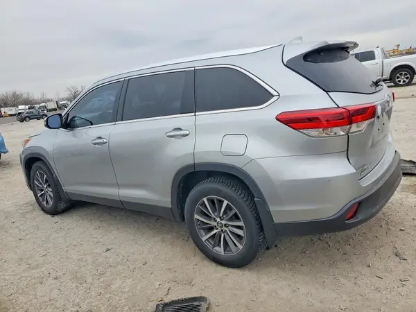 5TDJZRFH5KS935574 2019 TOYOTA HIGHLANDER - Image 2