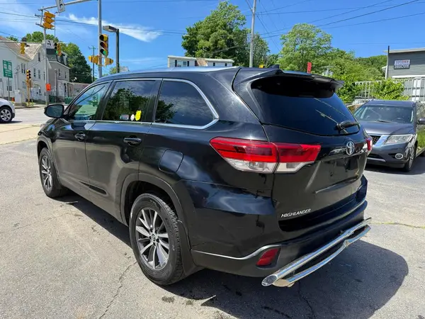 5TDJZRFH5KS939379 2019 TOYOTA HIGHLANDER - Image 2