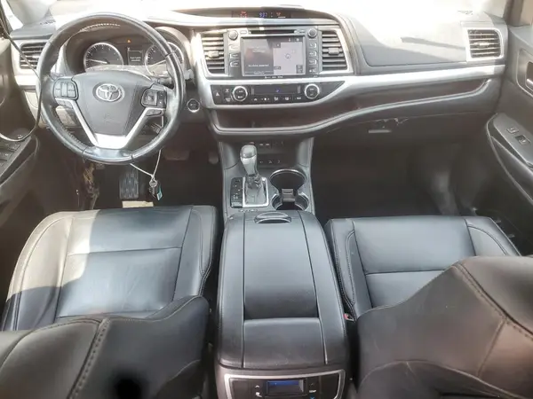 5TDJZRFH5KS949295 2019 TOYOTA HIGHLANDER - Image 4