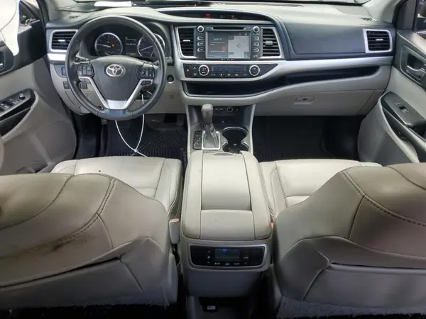 5TDJZRFH5KS955355 2019 TOYOTA HIGHLANDER - Image 8