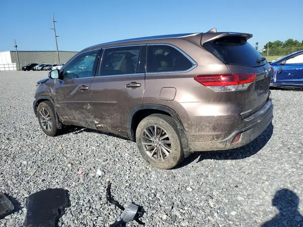 5TDJZRFH5KS956568 2019 TOYOTA HIGHLANDER - Image 2