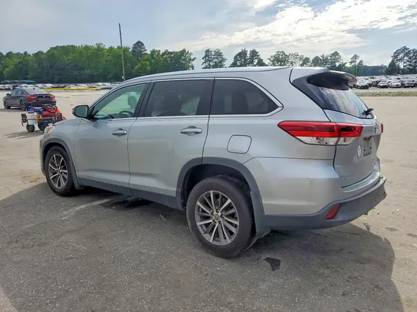 5TDJZRFH5KS959728 2019 TOYOTA HIGHLANDER - Image 2
