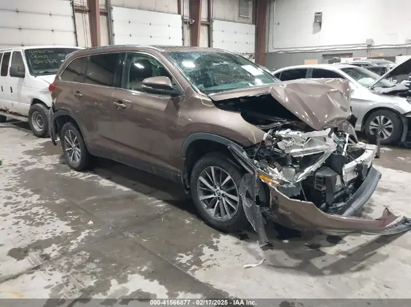 5TDJZRFH5KS973127 2019 TOYOTA HIGHLANDER - Image 1