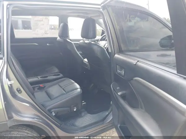 5TDJZRFH5KS973435 2019 TOYOTA HIGHLANDER - Image 8