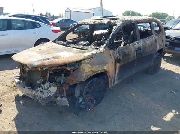 5TDJZRFH5KS976996 2019 TOYOTA HIGHLANDER - Image 2