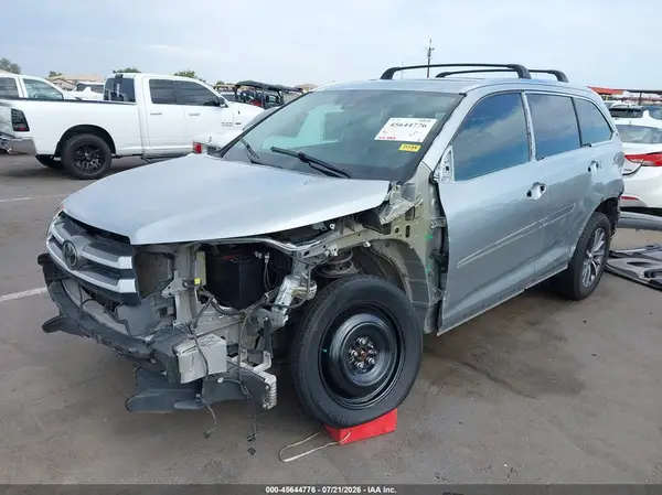5TDJZRFH5KS981499 2019 TOYOTA HIGHLANDER - Image 2