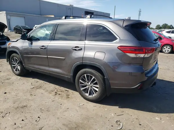 5TDJZRFH5KS984242 2019 TOYOTA HIGHLANDER - Image 2