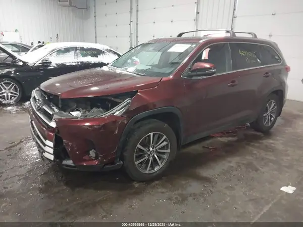 5TDJZRFH5KS988632 2019 TOYOTA HIGHLANDER - Image 2