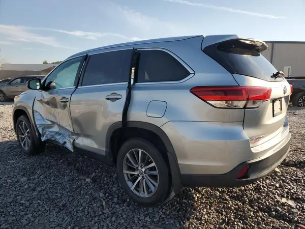 5TDJZRFH5KS993474 2019 TOYOTA HIGHLANDER - Image 2