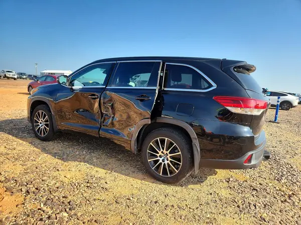 5TDJZRFH6HS358109 2017 TOYOTA HIGHLANDER - Image 2