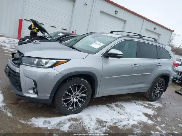 5TDJZRFH6HS358627 2017 TOYOTA HIGHLANDER - Image 2